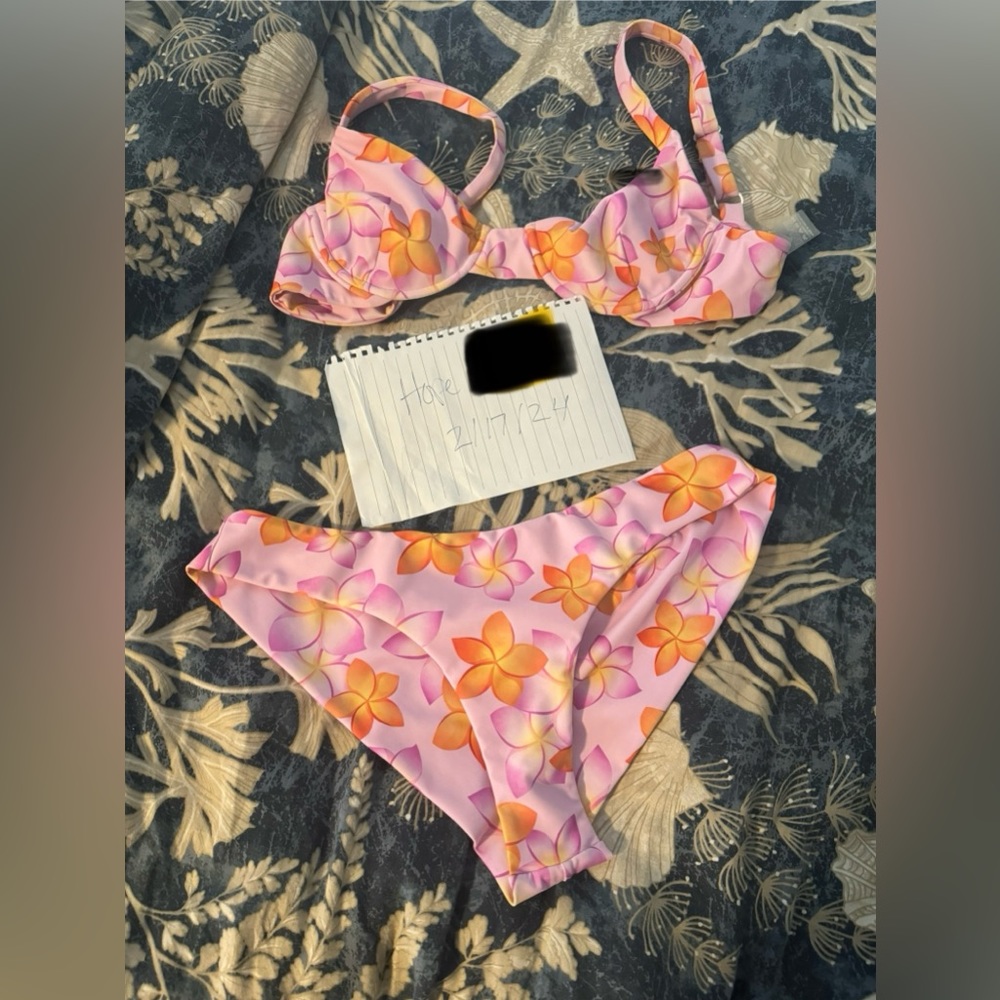 Moana bikini party pie set great condition
